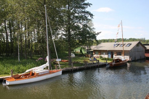 Blick auf die Bootsschuppen Blick auf die Bootsschuppen